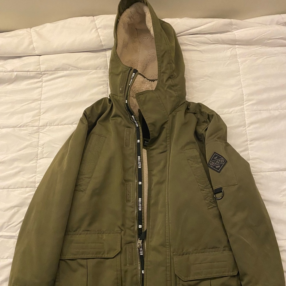 Hollister All-Weather collection army green with a hoodie and fur